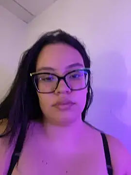 Snapshot of Emily_Taylor2 chatting on October 22, 2025, 2:23 am Emily Taylor2 online show from October 22, 2025, 2:23 am