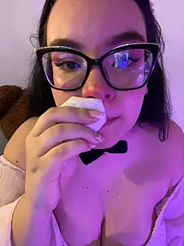 Snapshot of Emily_Taylor2 chatting on November 1, 2025, 4:36 am Emily Taylor2 online show from November 1, 2025, 4:36 am