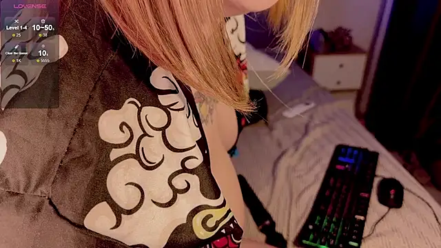 Snapshot of NaomiRey1 chatting on November 14, 2025, 5:44 pm NaomiRey1 online show from November 14, 2025, 5:44 pm