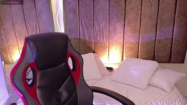 Snapshot of Megan__cole1 chatting on October 8, 2025, 7:33 pm Megan cole1 online show from October 8, 2025, 7:33 pm