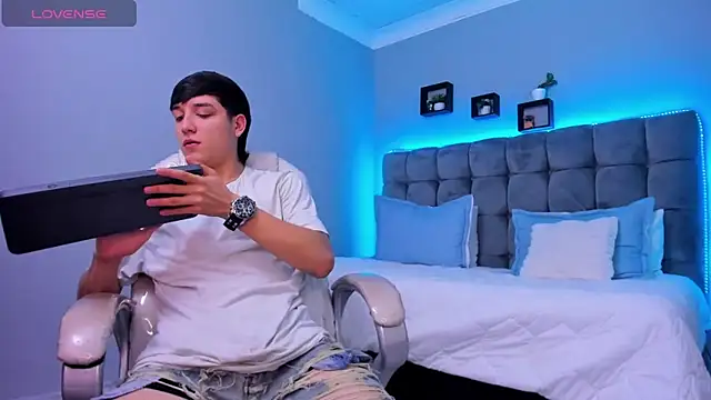 Ares di martin online show from November 28, 2025, 5:32 am