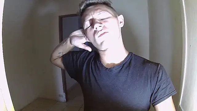 Snapshot of BlondZilla chatting on October 18, 2025, 12:13 am BlondZilla online show from October 18, 2025, 12:13 am