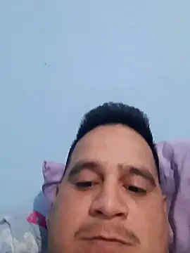 Snapshot of reguetones92 chatting on March 11, 2026, 10:32 am reguetones92 online show from March 11, 2026, 10:32 am