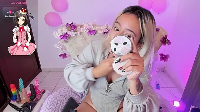 Nataliahenao69 online show from October 16, 2025, 2:18 pm