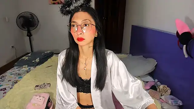Snapshot of Anais_lux chatting on May 2, 2026, 12:37 am Anais lux online show from May 2, 2026, 12:37 am