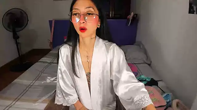 Snapshot of Anais_lux chatting on May 16, 2026, 12:40 am Anais lux online show from May 16, 2026, 12:40 am