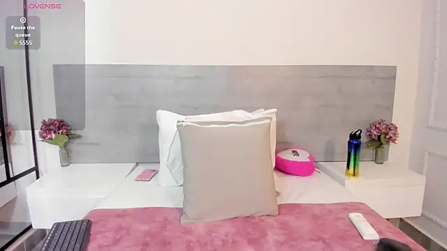 Snapshot of sunnyWhitee chatting on September 16, 2025, 7:04 pm sunnyWhitee online show from September 16, 2025, 7:04 pm