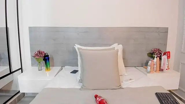 Snapshot of sunnyWhitee chatting on October 15, 2025, 7:14 pm sunnyWhitee online show from October 15, 2025, 7:14 pm