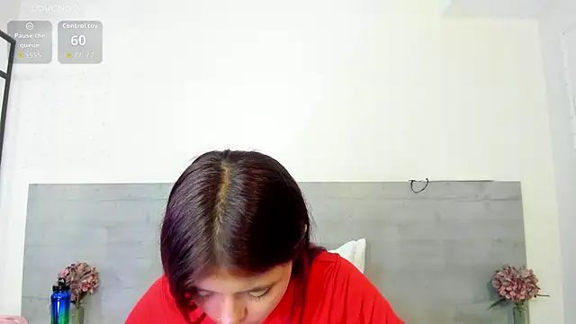 sunnyWhitee online show from May 25, 2026, 7:42 pm