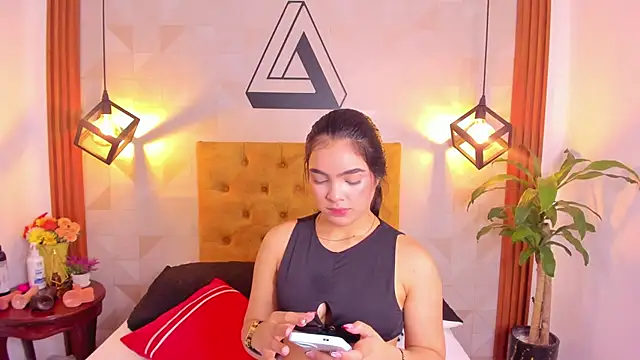 violet sweet19 online show from April 13, 2026, 11:48 am