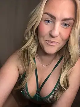 Snapshot of Charleigh_xx chatting on May 20, 2026, 9:21 pm Charleigh xx online show from May 20, 2026, 9:21 pm