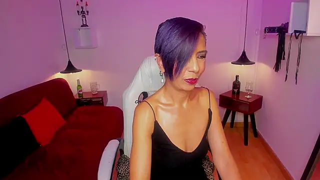 Snapshot of Trinityy__ chatting on June 2, 2026, 7:49 pm Trinityy online show from June 2, 2026, 7:49 pm