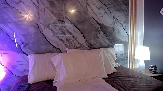 Astridhotman online show from November 12, 2025, 7:46 pm