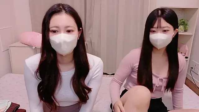 Snapshot of MOEMOE-Q chatting on October 17, 2025, 4:09 pm MOEMOE-Q online show from October 17, 2025, 4:09 pm