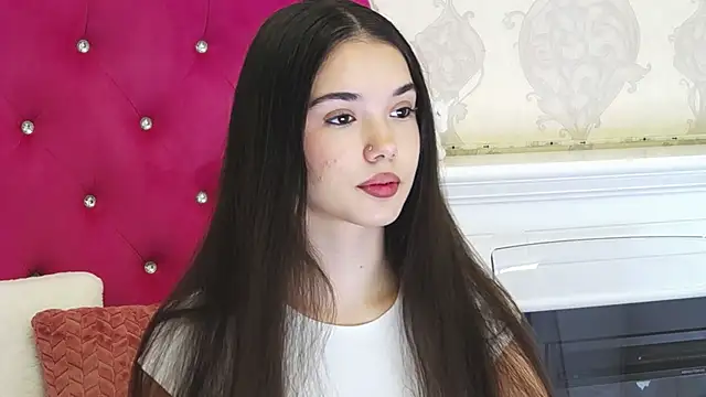 Snapshot of AlexisDevine chatting on April 29, 2026, 4:16 am AlexisDevine online show from April 29, 2026, 4:16 am