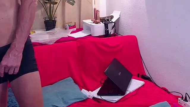 IvonneAndDom online show from June 25, 2026, 8:52 am