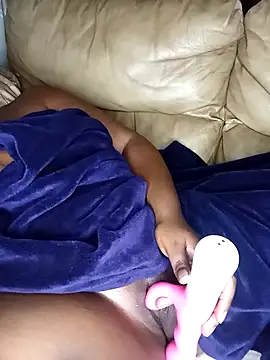 Snapshot of Sweet_HoneyPot1 chatting on April 12, 2026, 12:15 am Sweet HoneyPot1 online show from April 12, 2026, 12:15 am