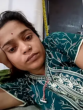 Snapshot of Trisha_71 chatting on April 17, 2026, 2:47 am Trisha 71 online show from April 17, 2026, 2:47 am