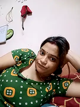 Snapshot of Trisha_71 chatting on April 25, 2026, 5:43 am Trisha 71 online show from April 25, 2026, 5:43 am