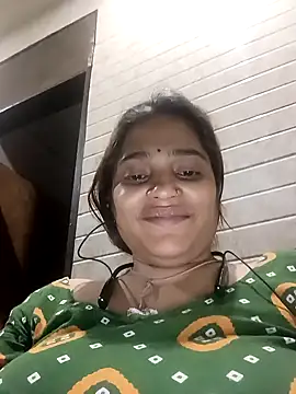 Snapshot of Trisha_71 chatting on May 7, 2026, 6:02 pm Trisha 71 online show from May 7, 2026, 6:02 pm