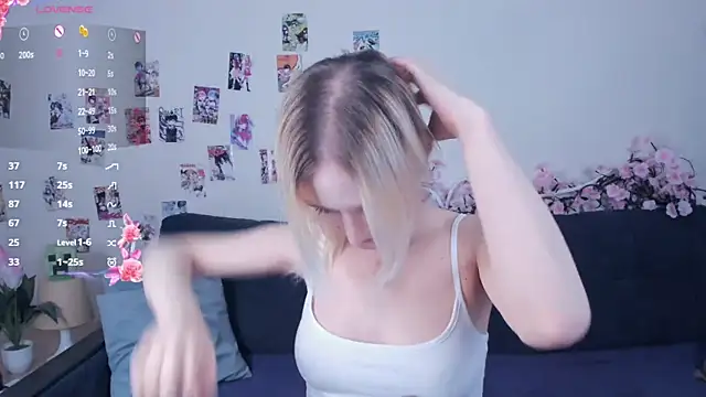 Megan--chan online show from April 12, 2026, 5:18 pm