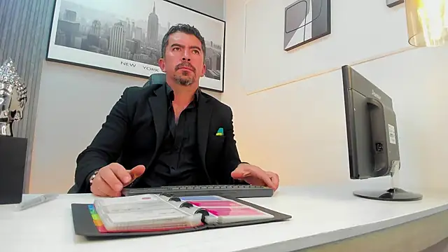 JuanKFit 45 online show from July 26, 2026, 5:04 am