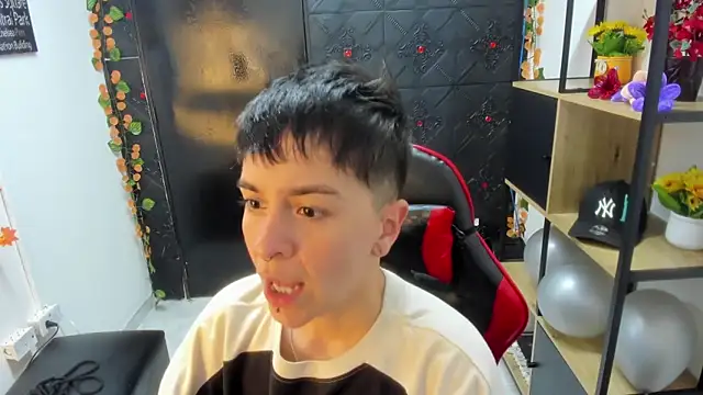 Snapshot of _Hannah_Hot chatting on March 28, 2026, 2:44 am Hannah Hot online show from March 28, 2026, 2:44 am