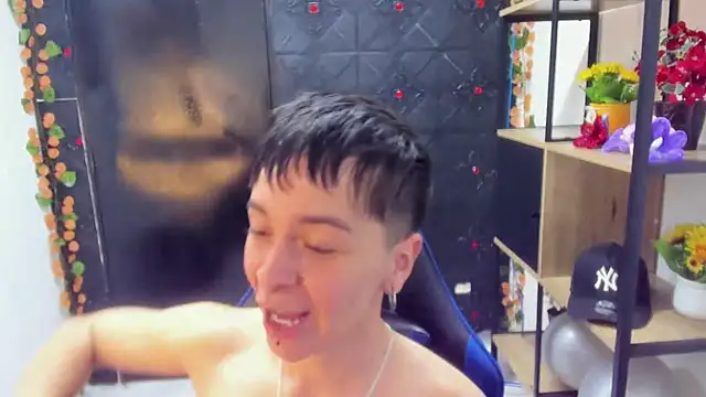 Snapshot of _Hannah_Hot chatting on April 1, 2026, 2:45 am Hannah Hot online show from April 1, 2026, 2:45 am