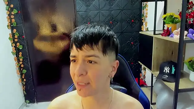 Snapshot of _Hannah_Hot chatting on April 7, 2026, 2:23 am Hannah Hot online show from April 7, 2026, 2:23 am