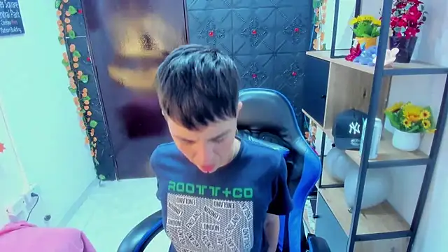 Snapshot of _Hannah_Hot chatting on April 9, 2026, 6:19 am Hannah Hot online show from April 9, 2026, 6:19 am