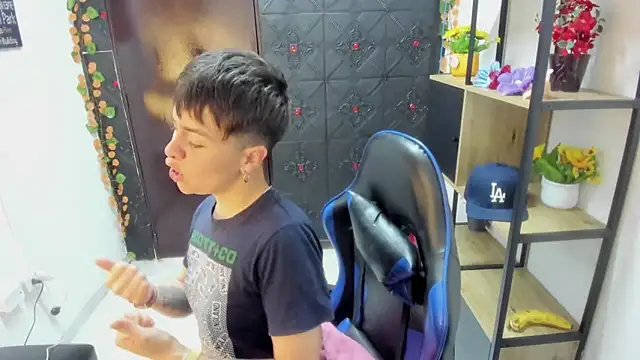 Snapshot of _Hannah_Hot chatting on April 14, 2026, 2:28 am Hannah Hot online show from April 14, 2026, 2:28 am