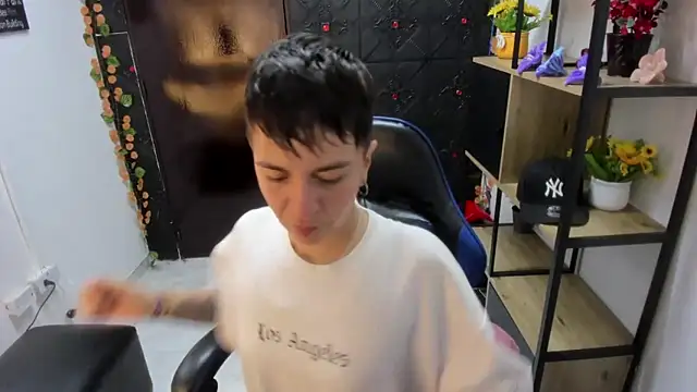 Snapshot of _Hannah_Hot chatting on April 15, 2026, 2:40 am Hannah Hot online show from April 15, 2026, 2:40 am