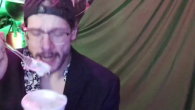 MasterDaddyCool online show from October 28, 2025, 4:27 am