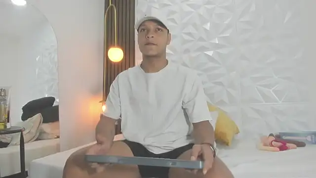 Ricky Owens1 online show from October 8, 2025, 1:53 pm