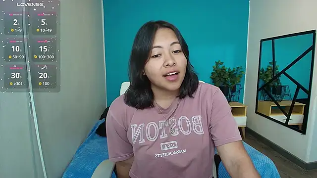 Snapshot of Louisa__clare chatting on December 4, 2025, 3:05 am Louisa clare online show from December 4, 2025, 3:05 am