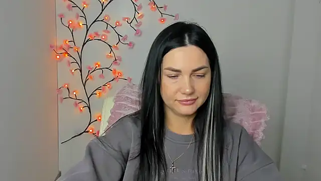 Lune Moon online show from April 10, 2026, 5:45 am