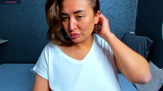 Olivia Buckby online show from November 11, 2025, 4:51 pm