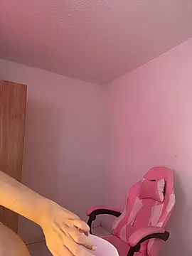 mandy222  online show from April 12, 2026, 9:42 pm