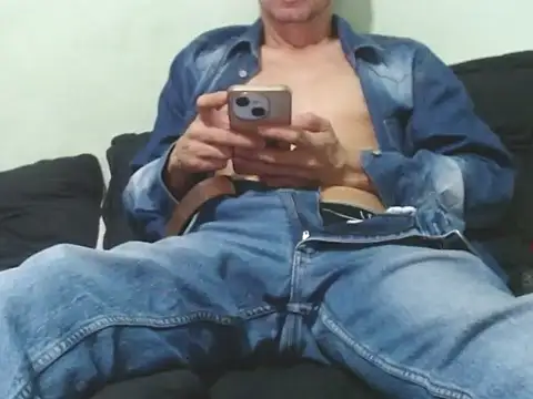 Snapshot of Breiner_hotxxl chatting on September 10, 2025, 4:34 am Breiner hotxxl online show from September 10, 2025, 4:34 am