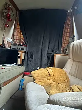 ladyboatlady online show from March 27, 2026, 6:19 am