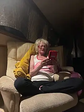 ladyboatlady online show from March 31, 2026, 7:58 pm