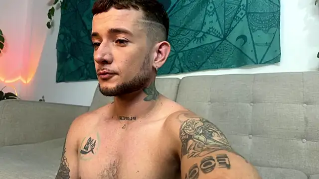 Neythancooper online show from November 14, 2025, 10:07 pm