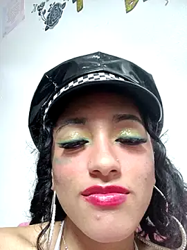 Snapshot of Kylie_Moan chatting on November 1, 2025, 5:20 am Kylie Moan online show from November 1, 2025, 5:20 am