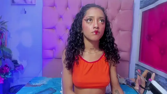 Snapshot of Kylie_Moan chatting on November 2, 2025, 7:00 am Kylie Moan online show from November 2, 2025, 7:00 am