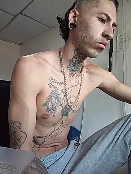 Tattoboy19cm online show from April 14, 2026, 3:40 pm