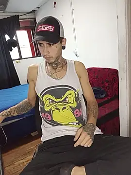 Snapshot of Tattoboy19cm chatting on May 30, 2026, 10:40 pm Tattoboy19cm online show from May 30, 2026, 10:40 pm
