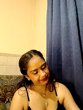 cute indianxo online show from April 15, 2026, 9:04 pm