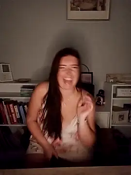 SweetLaurenXX online show from October 10, 2025, 8:08 pm