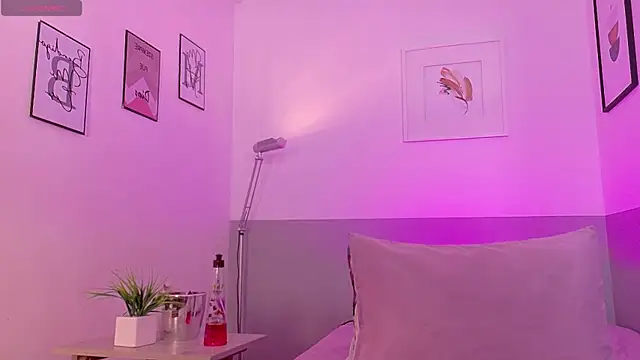 Snapshot of cutepetitee chatting on April 23, 2026, 7:38 pm cutepetitee online show from April 23, 2026, 7:38 pm
