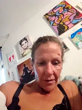 Snapshot of PhynneNicole chatting on November 8, 2025, 10:08 pm PhynneNicole online show from November 8, 2025, 10:08 pm